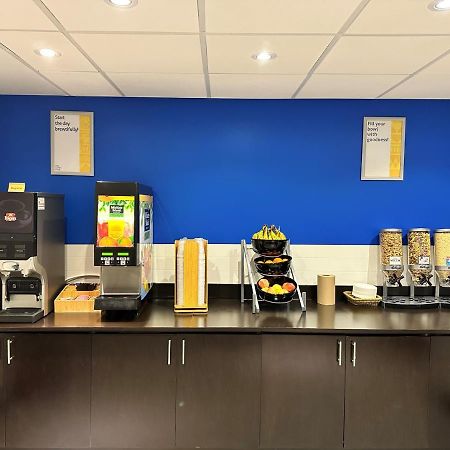 デイズ イン&スイーツ バイ ウィンダム ノース ベイ ノースベイ エクステリア 写真